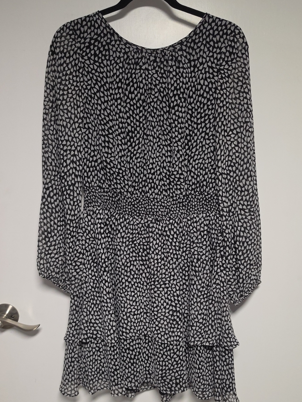 Ann Taylor Black and White Long Sleeve Printed Dress With Cinched Waist Size 10